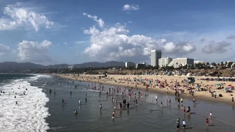 Aerial Pan Over a Large Crowd of People at the Beach - Santa Monica Pier Vídeo Stock 104715851