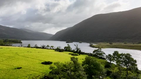 Aerial Pan Over Tranquil Scottish Highlands Lake and Valley Vídeos de archivo 320378258