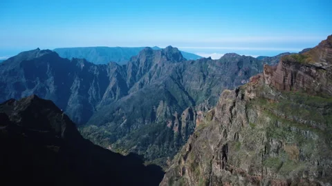 Aerial panning shot of volcanic cliffs and red ridges at Pico do Areeiro Vídeos de archivo 328639785