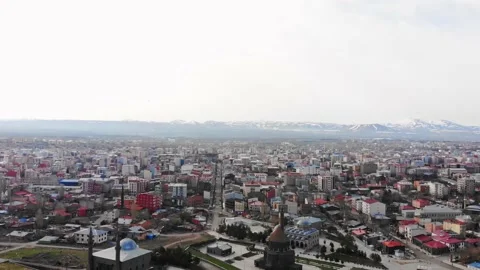 Aerial panning view Kars mosque with city panorama in eastern Turkiye Vídeos de archivo 191522630