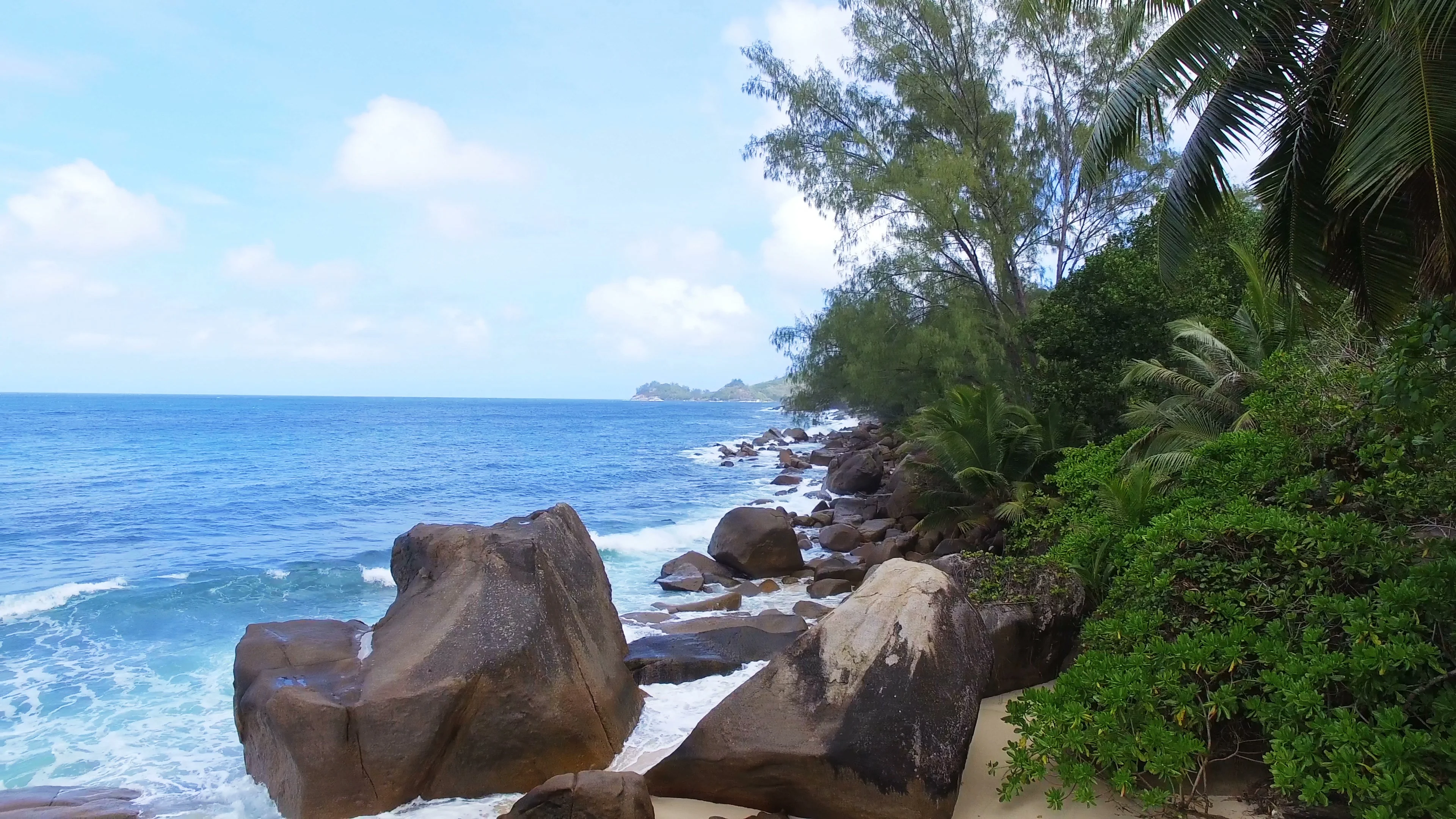 Anse Takamaka Beach, Mahe Island, Seychelles скачать