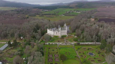 Aerial panorama approaching Dunrobin Castle, Sutherland, Scotland Video stock 334814052