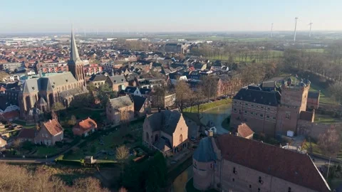 Aerial panorama of a charming Dutch town featuring traditional brick houses 库存影片 329762167