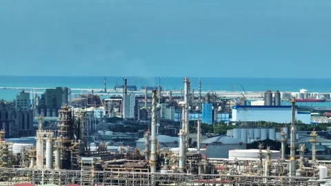 Aerial panorama of coastal energy infrastructure with refineries. Stock Footage 341663018