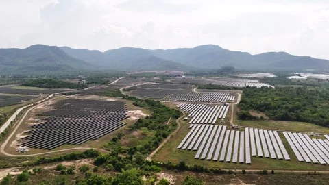 Aerial panorama of large solar panel power plants farm in the countryside Vídeos de archivo 309182596
