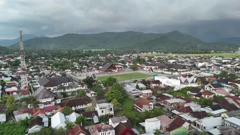 Aerial Panorama of Small City with Cloudy Morning Light Vídeo Stock 333601941