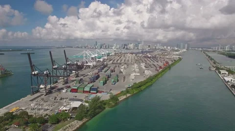 Aerial panoramic 4K Time lapse of the maritime port in Miami, Florida. Ultra HD. 库存影片 54724942