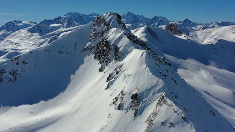 Aerial panoramic view of Alps, landscape panorama of snowy mountains in winter Vidéo 103811200
