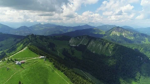 Aerial panoramic view of Alps mountains in summer, majestic  lush green slopes 库存影片 90711829
