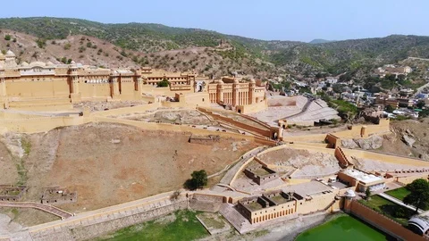 Aerial panoramic view of Amber (Amer) Palace/Fort, near Jaipur, Rajasthan, India Vídeo Stock 92425698
