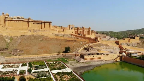 Aerial panoramic view of Amber (Amer) Palace/Fort, near Jaipur, Rajasthan, India Vídeos de archivo 92428943
