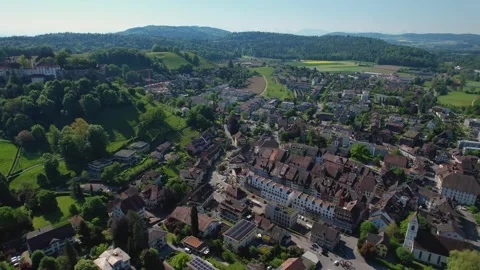 Aerial panoramic view around the old town of Lenzburg  in Switzerland Vidéo 308550827