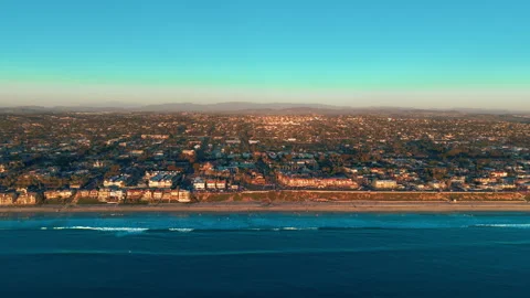 Aerial panoramic view of beachside city with coastline ocean waves Vidéo 332314306