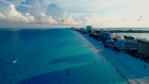 Aerial Panoramic View of Cancun Beach with Turquoise Waters and Clouds 動画素材 324518715