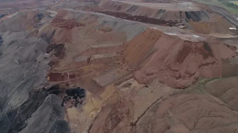 Aerial panoramic view of a coal mining quarry. Heavy mining machinery and dump Video stock 171763108