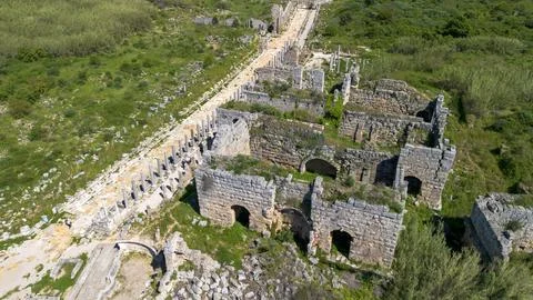 Aerial Panoramic View of the Column-Lined Street and Ancient Roman Ruins in.. 库存照片