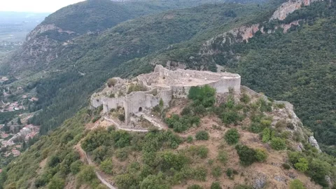 Aerial panoramic view of iconic Byzantine and medieval fortified despotate .. 스톡 동영상 226696822