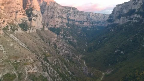 Aerial panoramic view of the impressive Vikos gorge in the Zagoria region at  Stockbeeldmateriaal 166817390