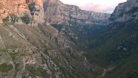 Aerial panoramic view of the impressive Vikos gorge in the Zagoria region at  Stockbeeldmateriaal 166819240