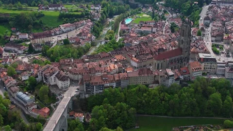 Aerial panoramic view of the old town city Fribourg Видео 309061212