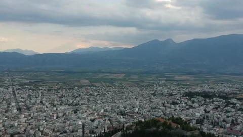 Aerial panoramic view over the city and the castle of Lamia, Greece Vídeo Stock 161664055