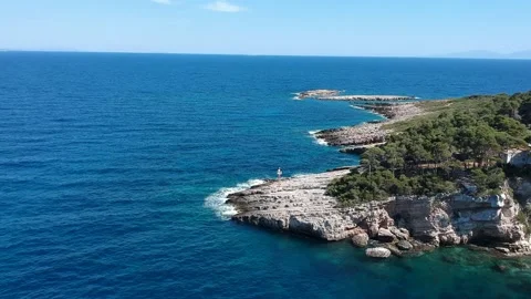 Aerial panoramic view over Patitiri, the capital town of Alonnisos island in  스톡 동영상 166016558