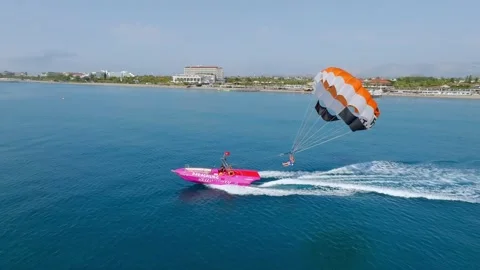 Aerial panoramic view of Parasailing in Turkey. Vídeo Stock 229156285