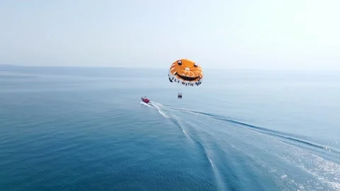 Aerial panoramic view of Parasailing in Turkey. Vídeo Stock 229160212