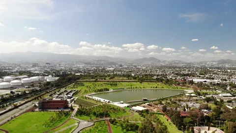 Aerial panoramic view of Parque Bicentenario in Azcapotzalco, CDMX Vídeos de archivo 119691790