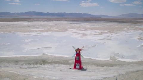 Aerial Panoramic View of Red Windmill Landmark in Dachaidan Emerald Lake Video stock 341861127