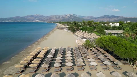 Aerial panoramic view of a wide sandy beach with umbrellas and mountains 스톡 동영상 333148710