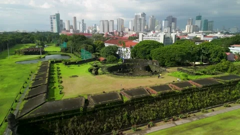 Aerial Parallax Baluarte de San Diego Bastion Courtyard Intramuros Manila Vidéo 333784744