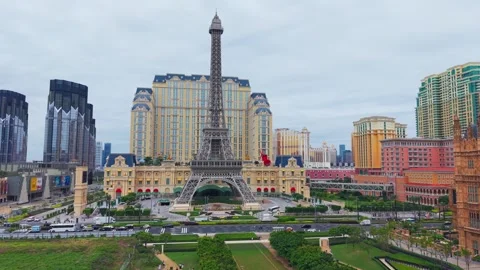 Aerial Parallax Cotai Strip Eiffel Tower Parisian Hotel Londoner Macau Resort 動画素材 334768071