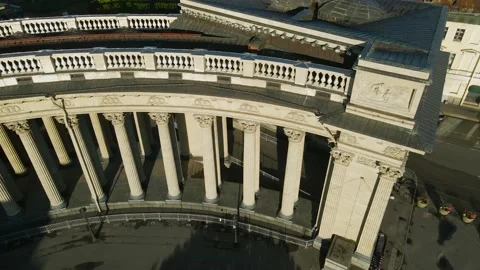Aerial parallel view of a colonnade of the Kazan Cathedral in the historical cit Stock Footage 207315183