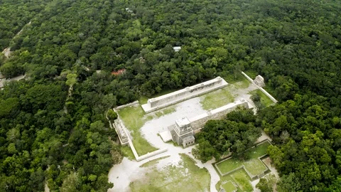 Aerial perspective of the Chichen Itza Pyramid, court, observatory, all Stock Footage 121330439