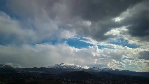 Aerial Perspective of Cloud Formations Over the City 库存影片 333263322