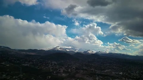 Aerial Perspective of Cloud Formations Over the City 库存影片 333263329