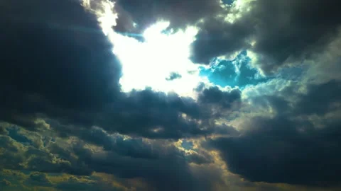 Aerial Perspective of Cloud Formations Over the City 库存影片 333263331