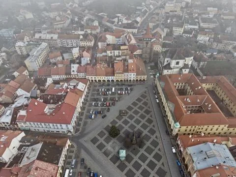 Aerial Perspective Illustrating Structured Pathways And Prominent Fountain In Stock-Fotos