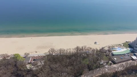 Aerial perspective of long sandy beach with clear water Video stock 332247371