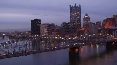 Aerial of Pittsburgh at dusk flying toward the Smithfield Street bridge Stock Footage 59381951