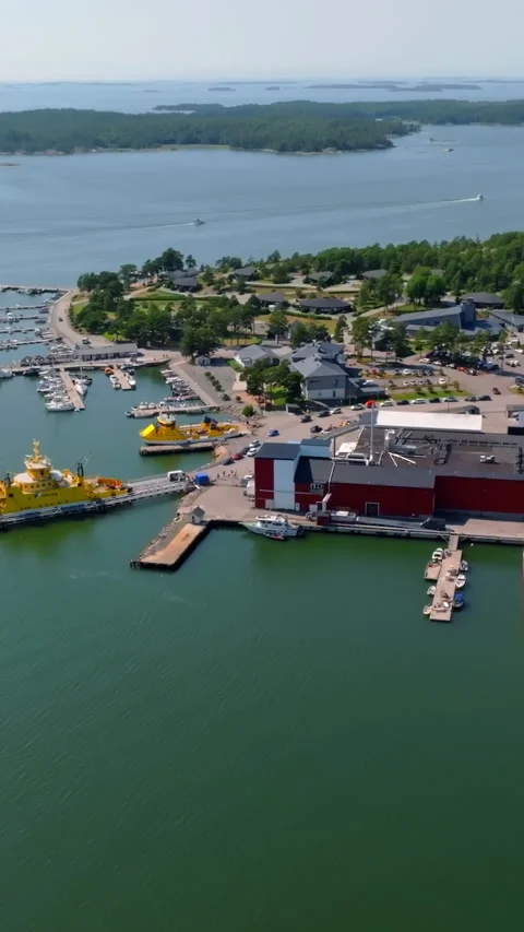 Aerial portrait shot of a ferry unloading cars at the Kasnas island, in Finland Vídeos de archivo 336739879
