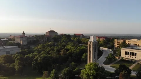 Aerial Pull Back from Campanile and Fraser Hall at University of Kansas Vídeos de archivo 337590670