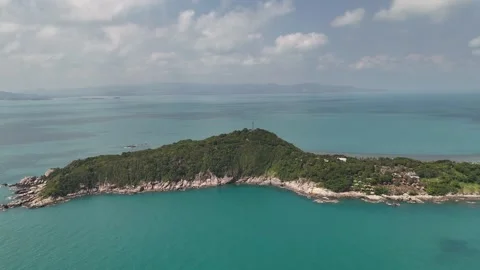 Aerial Pull Back From Haad Rin Headland Over Turquoise Sea, Koh Phangan Video stock 347981358