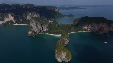 Aerial Pull Back From Limestone Islets to Railay Peninsula, Krabi Vídeos de archivo 347988556
