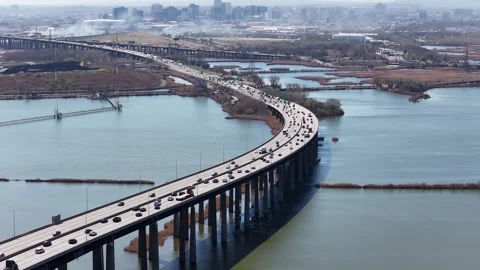 Aerial pull back of New Jersey Bridge With Distant City Skyline Vídeo Stock 344598176
