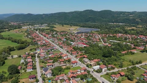 Aerial pull back over a village in the Bulgarian mountains 스톡 동영상 344633176