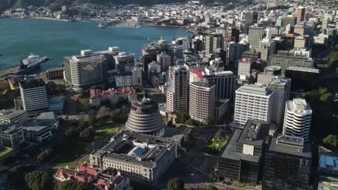 Aerial pull back from Parliament Building Beehive in Wellington, New Zealand Stock-Footage 331624590