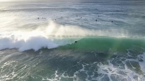 Aerial Pull Back Of Surfer Getting Barrelled With Lens Flare 스톡 동영상 78076028