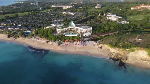 Aerial pull out over Dreamland Beach ocean, Bali Vídeo Stock 329005293